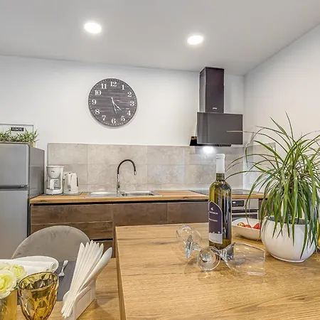 Nilda Ii Πανσιόν Musalez