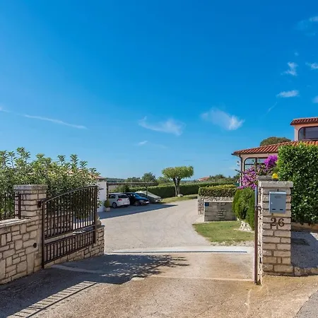 Πανσιόν Nilda Ii Musalez