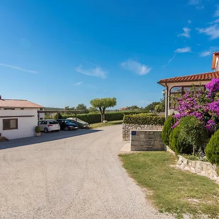 招待所 Nilda Ii 3*